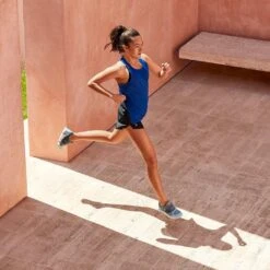 On Running On Tank-T Women Running Shirt - Indigo & Black 11 On Running On Tank-T Women Running Shirt - Indigo & Black -On Running Shop 357226 06 d 767852