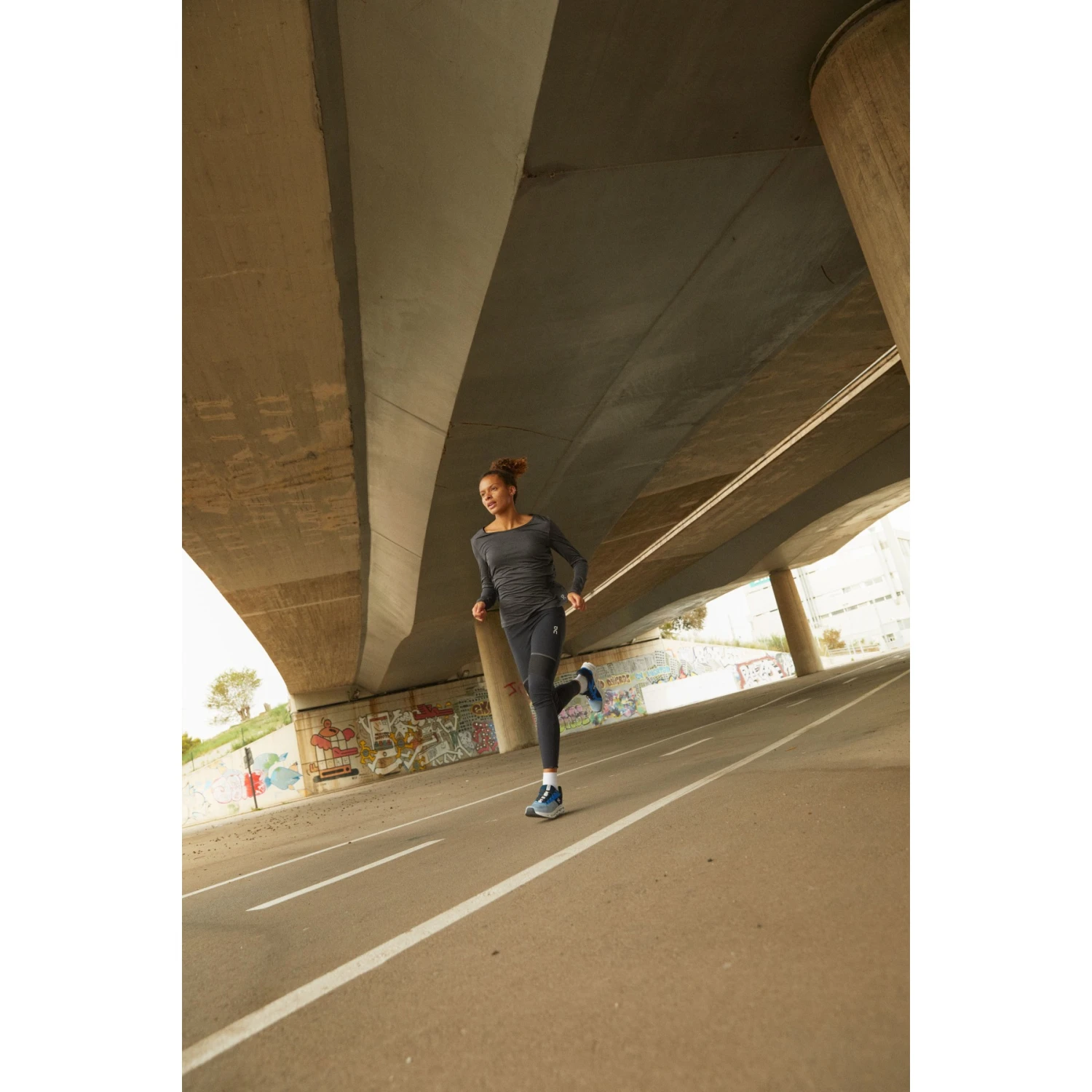 On Running On Cloudrunner Women Running Shoe - Chambray & Midnight 8 On Running On Cloudrunner Women Running Shoe - Chambray & Midnight - Image 8