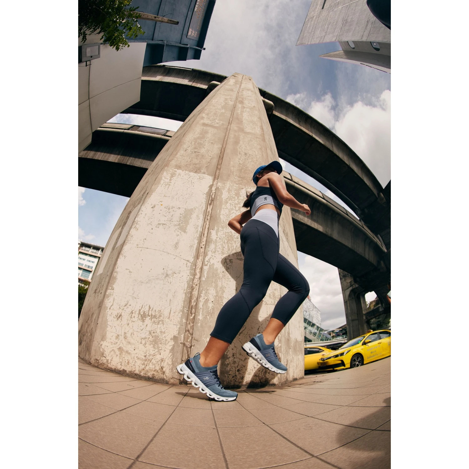 On Running On Cloudswift 3 Women Running Shoe - Metal & White 7 On Running On Cloudswift 3 Women Running Shoe - Metal & White - Image 7