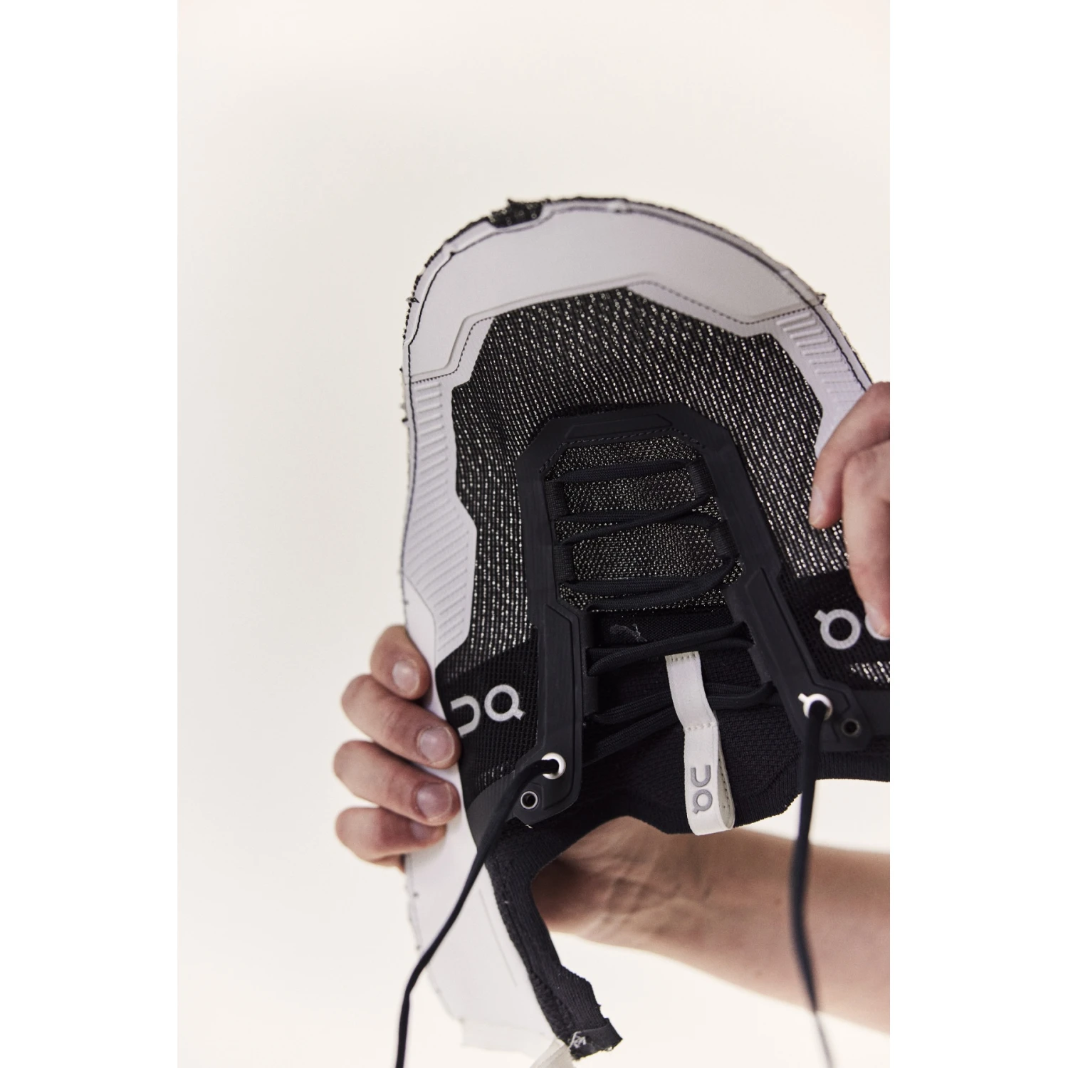 On Running On Cloudultra 2 PO Men Trailrunning Shoe - Black & White 7 On Running On Cloudultra 2 PO Men Trailrunning Shoe - Black & White - Image 7