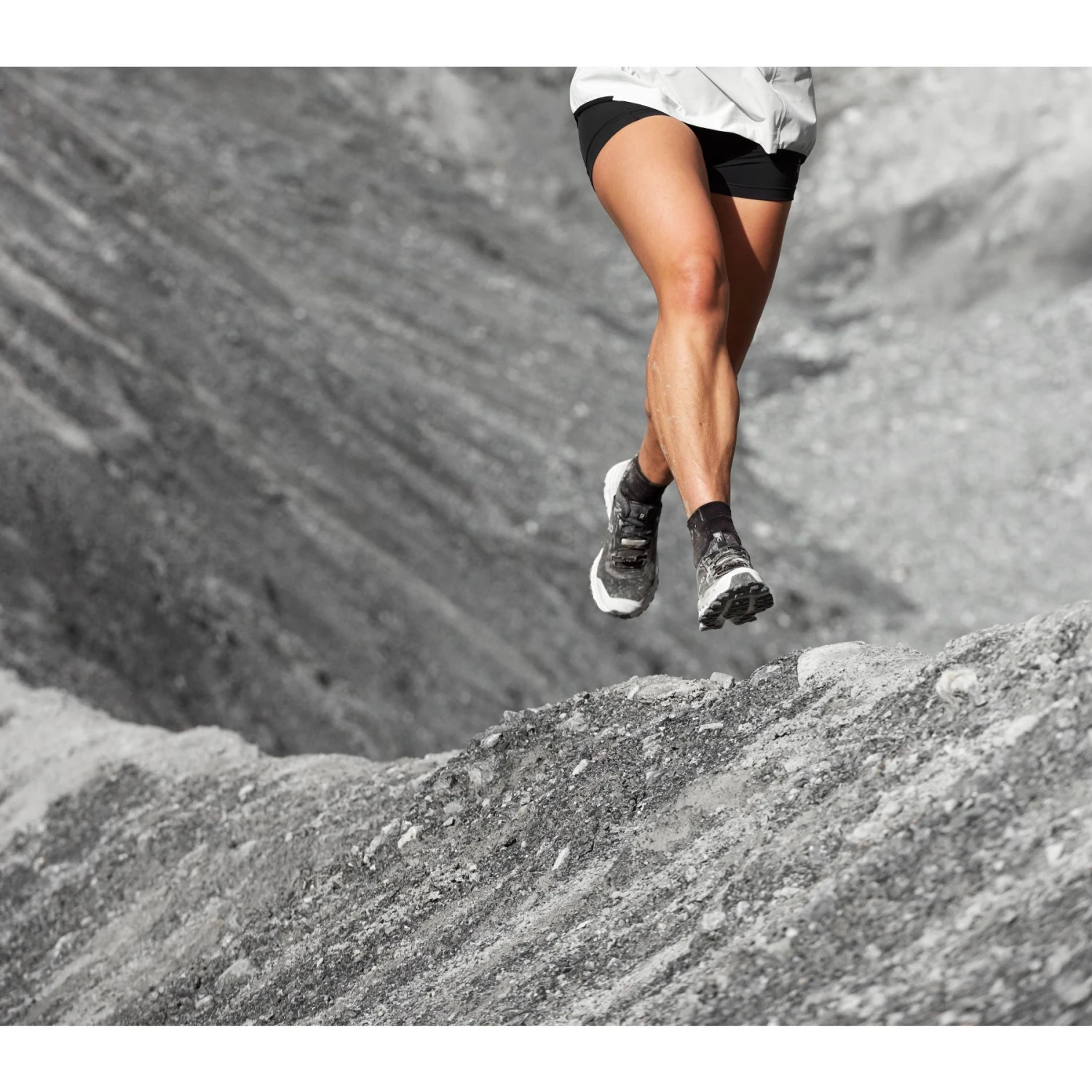 On Running On Cloudultra Women Trailrunning Shoe - Black & White 7 On Running On Cloudultra Women Trailrunning Shoe - Black & White - Image 7