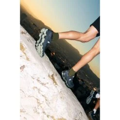 On Running On Cloudventure Trailrunning Shoe - Black & Reseda 15 On Running On Cloudventure Trailrunning Shoe - Black & Reseda -On Running Shop on cloudventure running shoe black reseda 3 1028385