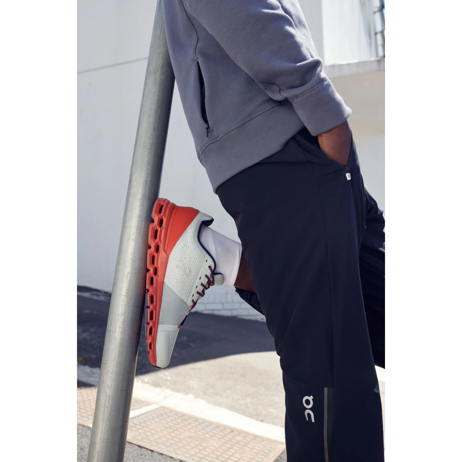 On Running On Track Pants - Dark & Black 2 On Running On Track Pants - Dark & Black - Image 2