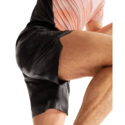On Running On Lightweight Shorts Lumos - Black -On Running Shop on lightweight shorts lumos black 2 1554819