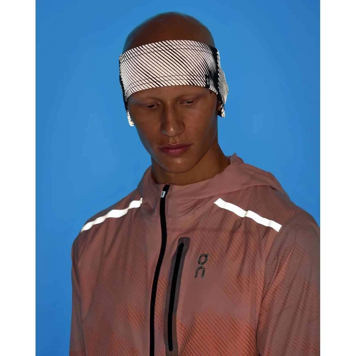 On Running On Lumos Headband - Black 4 On Running On Lumos Headband - Black - Image 4