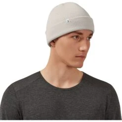 On Running On Merino Beanie - White 8 On Running On Merino Beanie - White -On Running Shop on merino beanie white 4 991892