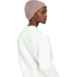 On Running On Merino Beanie - Woodrose 11 On Running On Merino Beanie - Woodrose -On Running Shop on merino beanie woodrose 5 1555638