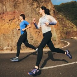 On Running On Zero Jacket Women - Undyed-White & Cobalt 19 On Running On Zero Jacket Women - Undyed-White & Cobalt -On Running Shop on performance t running shirt cobalt black 9 1427163