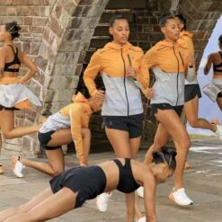 On Running On 5 Inch Running Shorts Women - Black 21 On Running On 5 Inch Running Shorts Women - Black -On Running Shop on running 5 inch running shorts women black 3 1279050