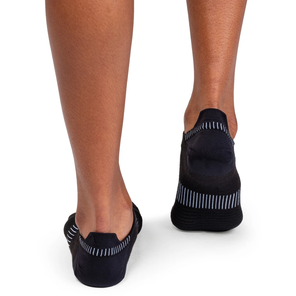 On Running On Ultralight Low Sock Women - Black & White 4 On Running On Ultralight Low Sock Women - Black & White - Image 4