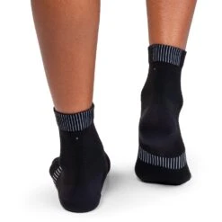 On Running On Ultralight Mid Sock Women - Black & White 8 On Running On Ultralight Mid Sock Women - Black & White -On Running Shop on running ultralight mid sock women black white 3 1264060