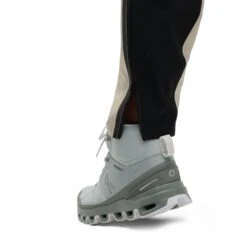 On Running On Storm Pants Women - Pearl & Black 18 On Running On Storm Pants Women - Pearl & Black -On Running Shop on storm pants women pearl black 9 1300855