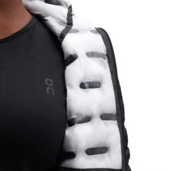 On Running On Switch Jacket Women - Black & White -On Running Shop on switch jacket women black white 7 1300805