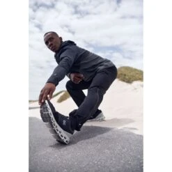 On Running On Track Pants - Dark & Black 5 On Running On Track Pants - Dark & Black -On Running Shop on track pants dark black 3 950225