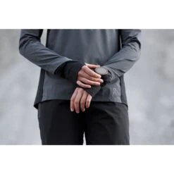 On Running On Waterproof Pants Women - Black & Dark -On Running Shop on trail breaker women long sleeve running shirt dark black 10 949090