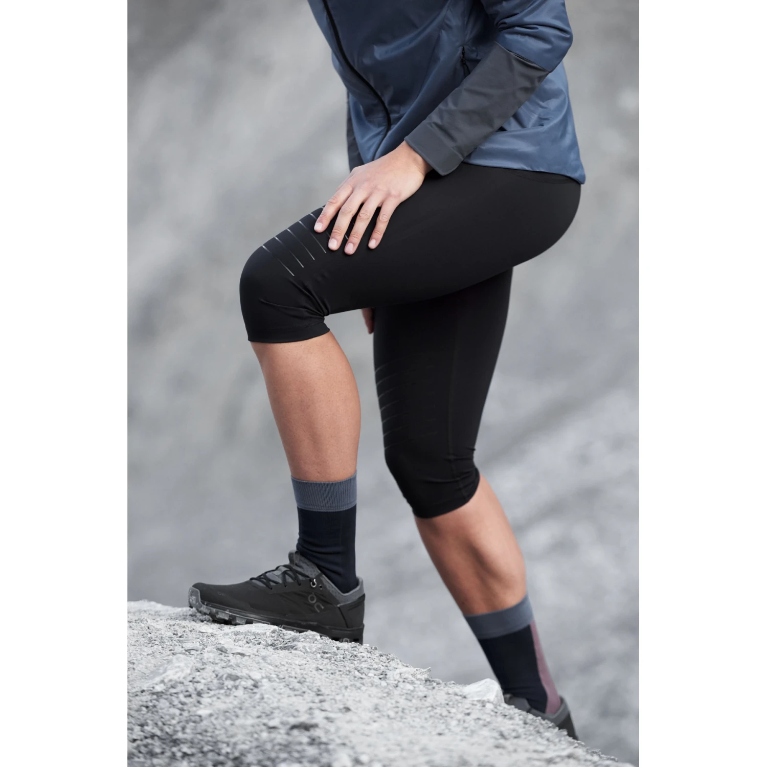On Running On Trail Tights Women - Black 5 On Running On Trail Tights Women - Black - Image 5