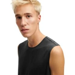 On Running On Training Tank - Black 11 On Running On Training Tank - Black -On Running Shop on training tank black 6 1154433