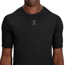 On Running On Ultra-T Running Shirt Men - Black 10 On Running On Ultra-T Running Shirt Men - Black -On Running Shop on ultra t running shirt men black 4 1516044