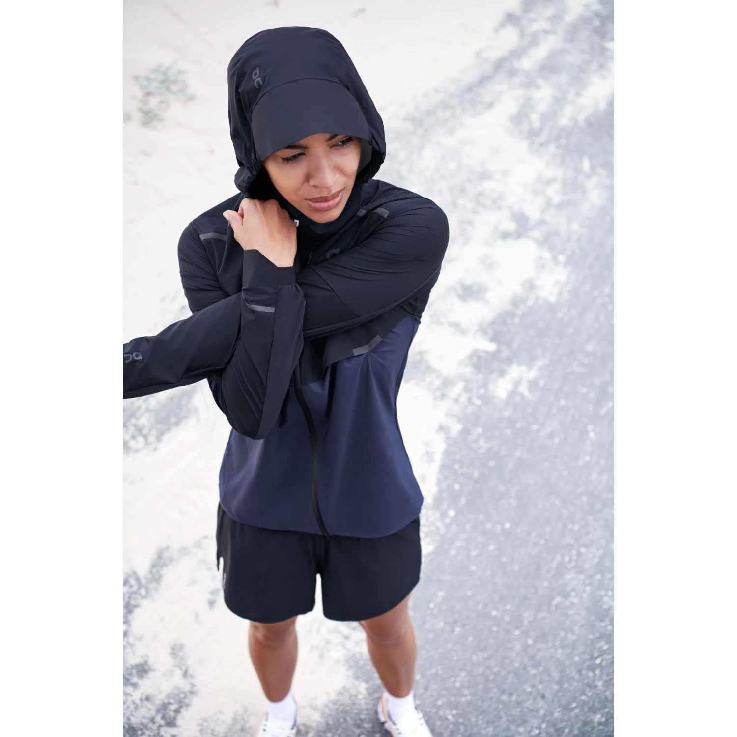 On Running On Weather Jacket Women - Black & Navy 12 On Running On Weather Jacket Women - Black & Navy - Image 12