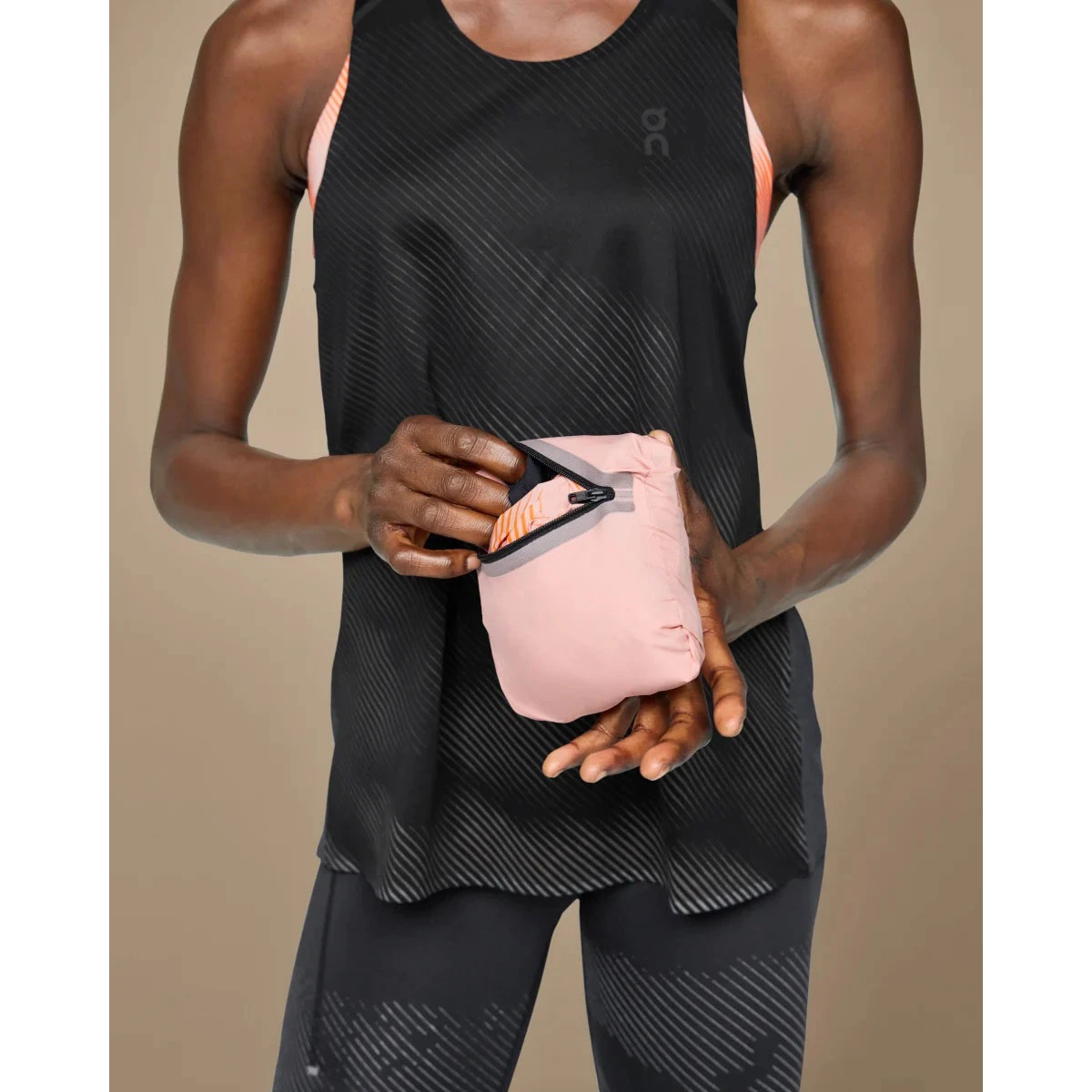 On Running On Weather Jacket Lumos Women - Woodrose & Black 5 On Running On Weather Jacket Lumos Women - Woodrose & Black - Image 5