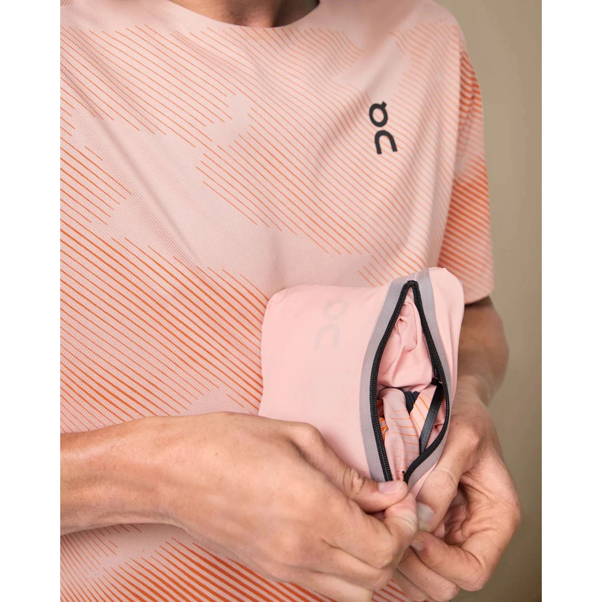 On Running On Weather Jacket Lumos - Woodrose & Black 6 On Running On Weather Jacket Lumos - Woodrose & Black - Image 6