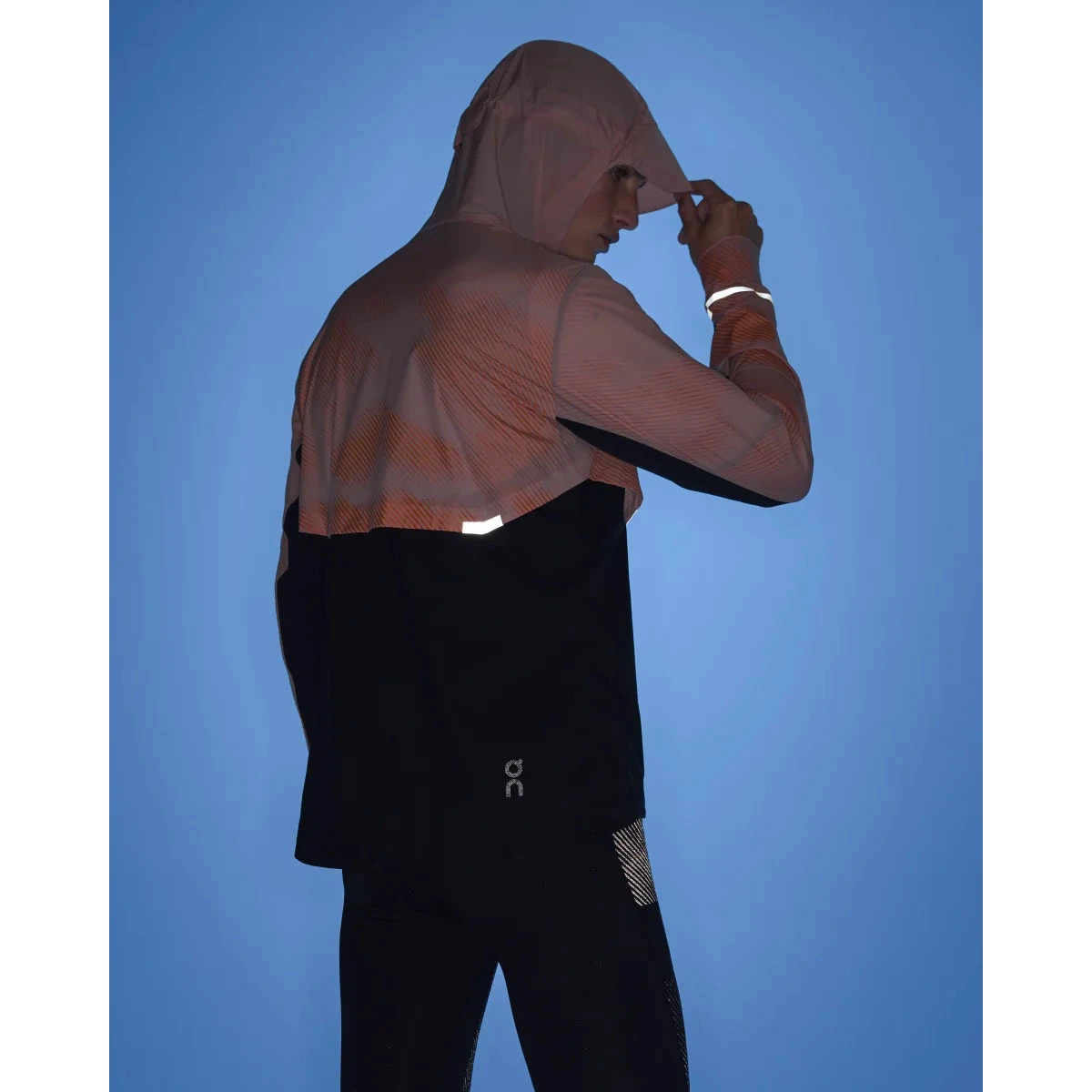 On Running On Weather Jacket Lumos - Woodrose & Black 4 On Running On Weather Jacket Lumos - Woodrose & Black - Image 4