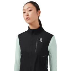 On Running On Weather Vest Women - Black 10 On Running On Weather Vest Women - Black -On Running Shop on weather vest women black 5 949079